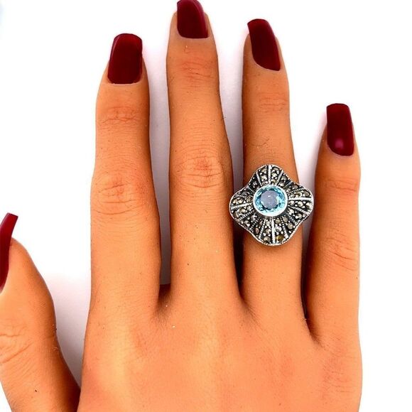 Stunning Sterling Silver Round Topaz / Marcasites Ring - Picture 9 of 10